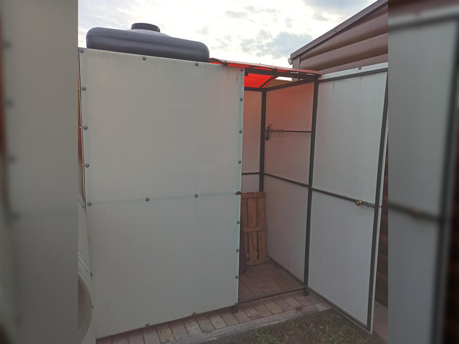 Фото душа для дачи с тамбуром